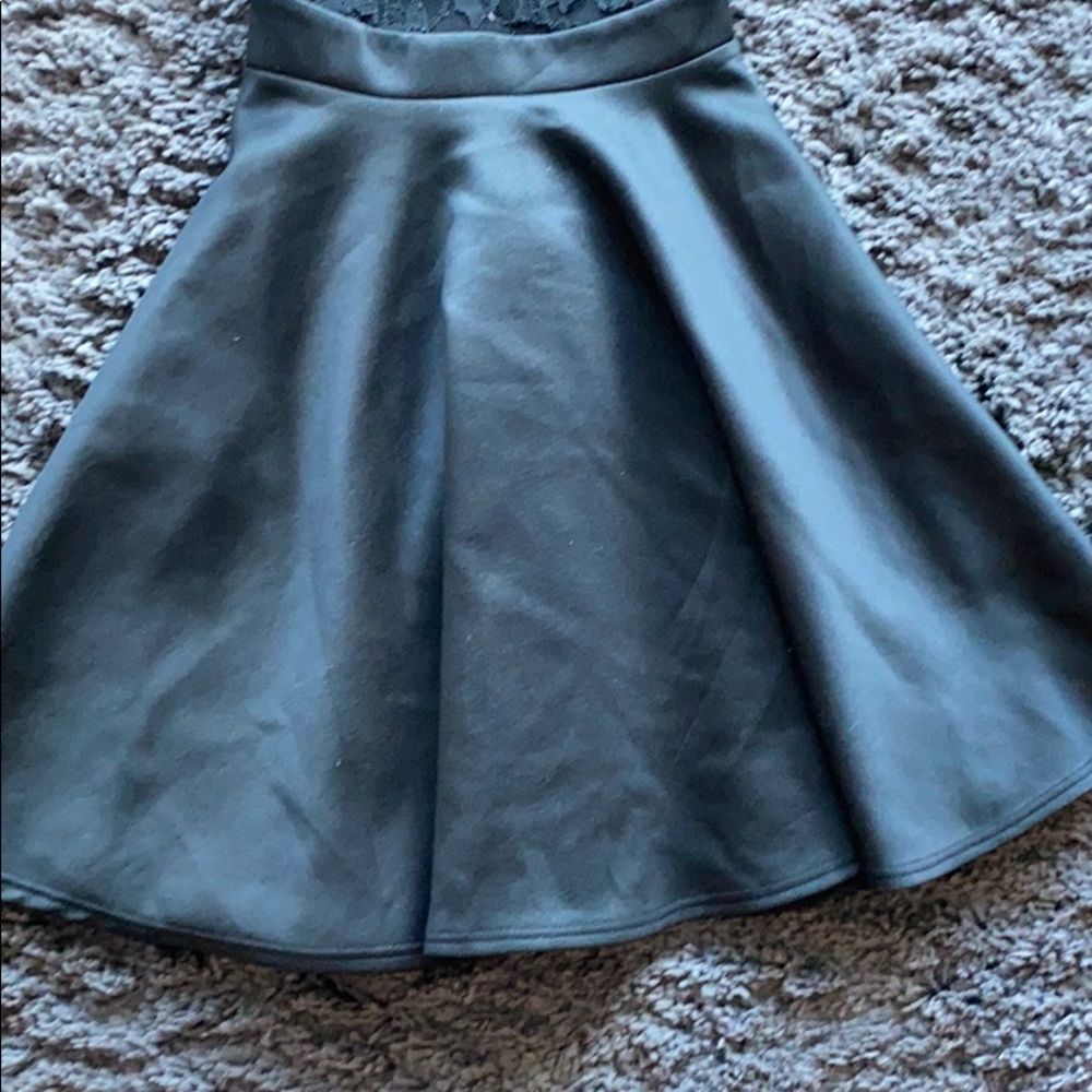 Black Mini Windsor Dress ! ✨ - Picture 3 of 7